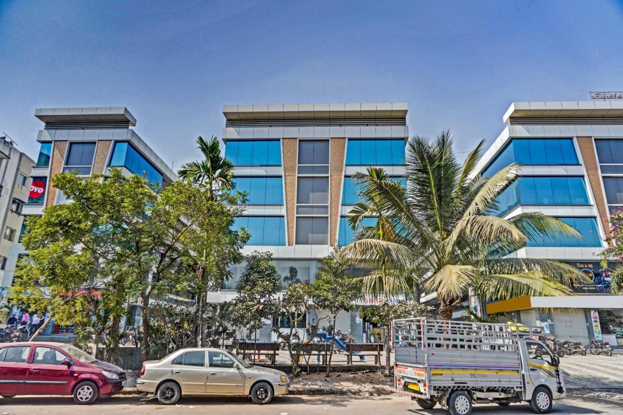 Capital O Hotel Santeria Inn Surat Exterior photo